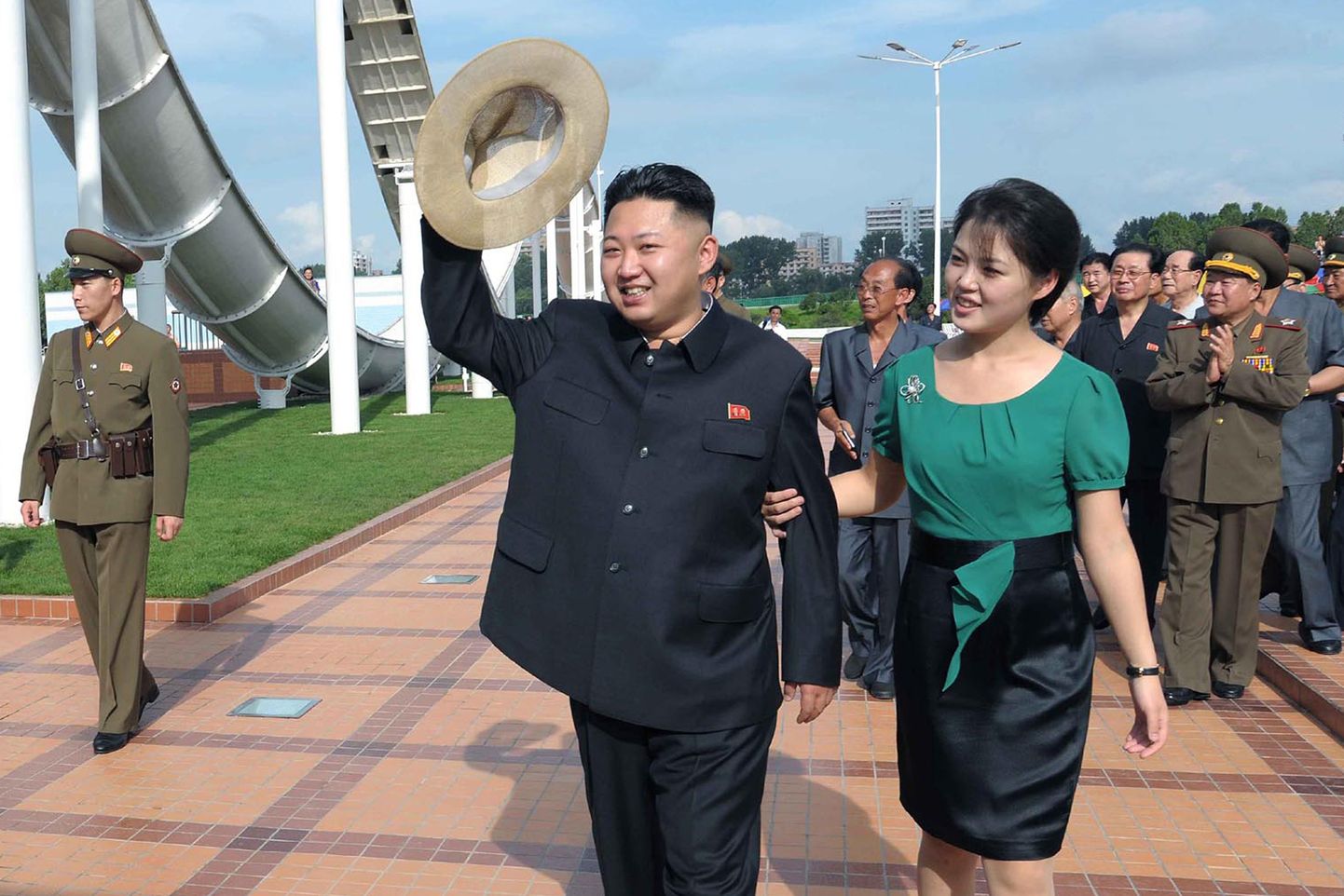 Põhja-Korea liider Kim Jong-un koos abikaasa Ri Sol-juga 2012. aastal Pyongyangis.