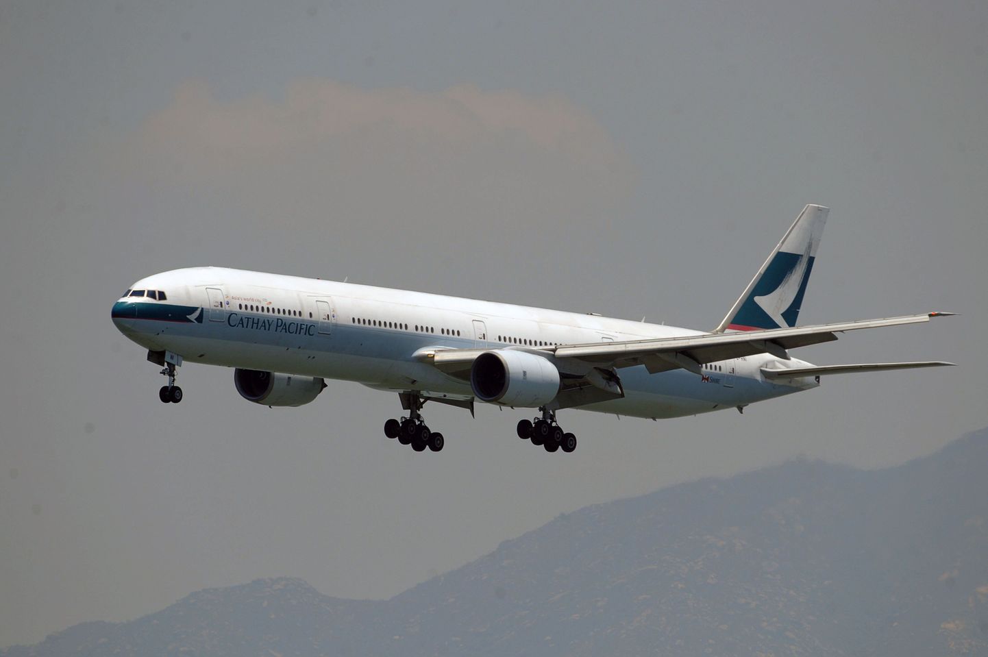 Cathay Pacificu lennuk 2010. aasta augustis maandumas Hongkongi lennuväljale.