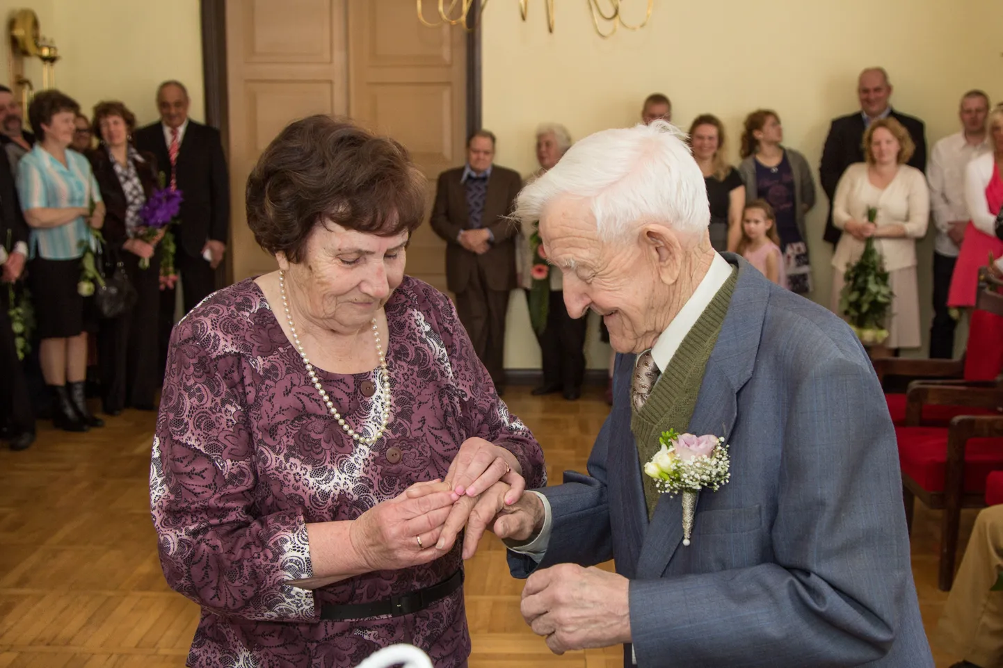 Ferdinand ja Õie Roop abieluvannet uuendamas sel kevadel.