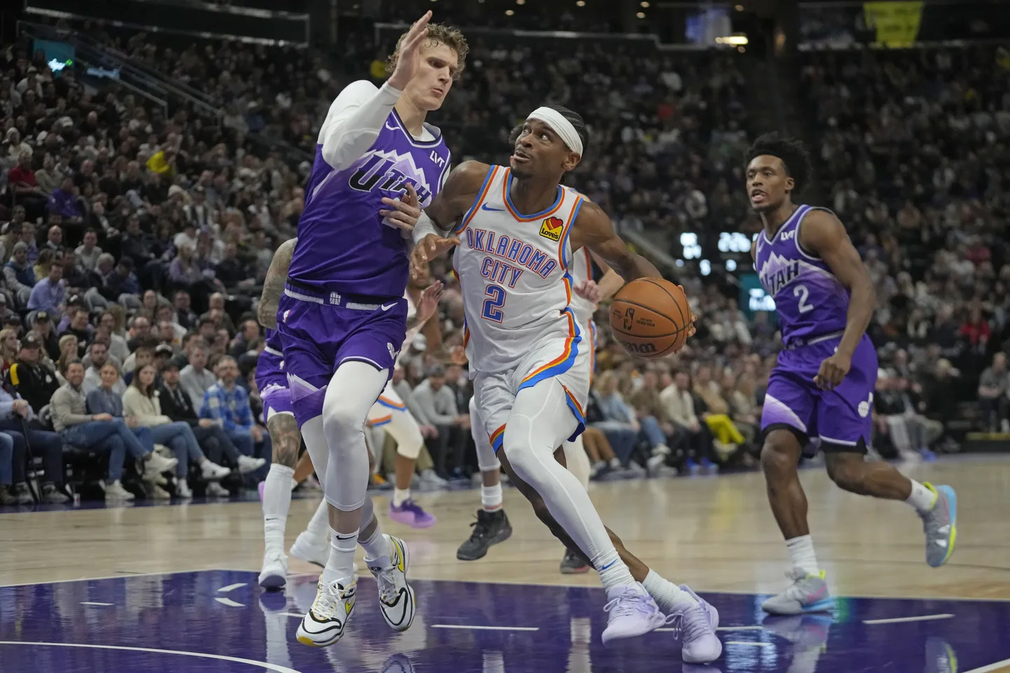 NBA zvaigzne Šejs Gildžess-Aleksandrs (ar bumbu)