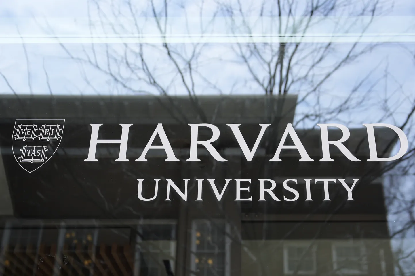Harvardi ülikooli logo.