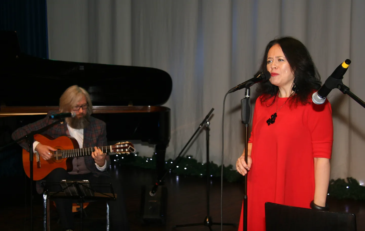 Ivi Rausi ja Tiit Born, kes andsid mullu üheskoos välja albumi "Aitäh, Kustas Kikerpuu!", eelmisel Jõhvi aastalõpuballil.