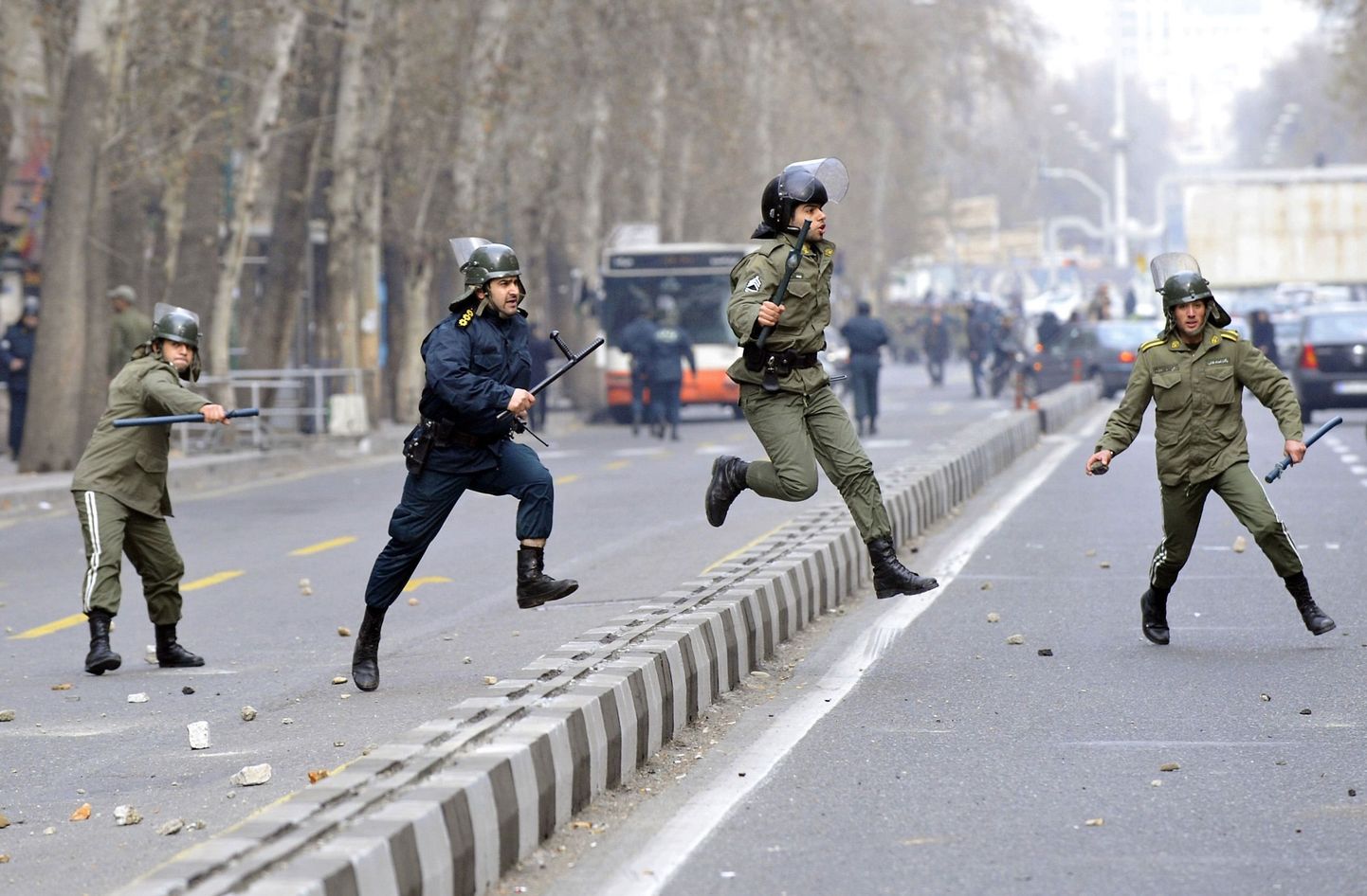 Iraani opositsiooni teatel tapeti Teherani meeleavaldusel neli inimest.