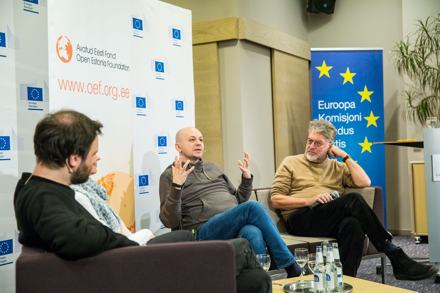 Sergei Smirnov (keskel) möödunud kuul Tallinnas, osalemas Avatud Eesti Fondi käivitatud arutelusarjal «Venemaa Hääled».