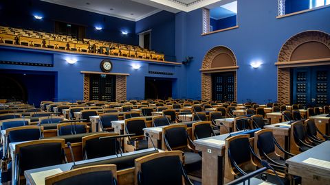 FOTO ⟩ Riigikogu tühja saaliga infotund tekitas rahvas pahameele: mille eest nad üldse palka saavad?