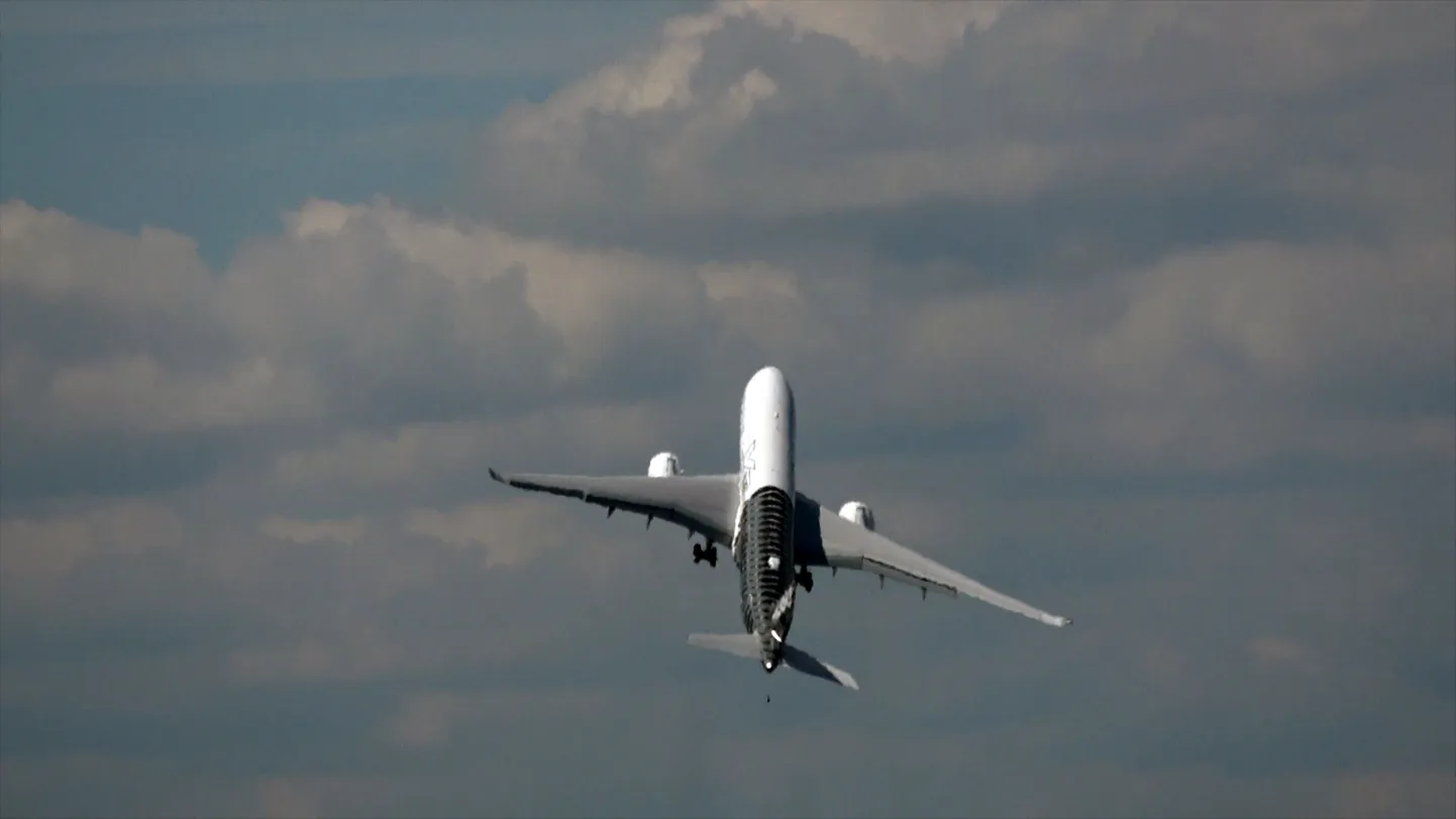 Airbus A350 õhku tõusmas