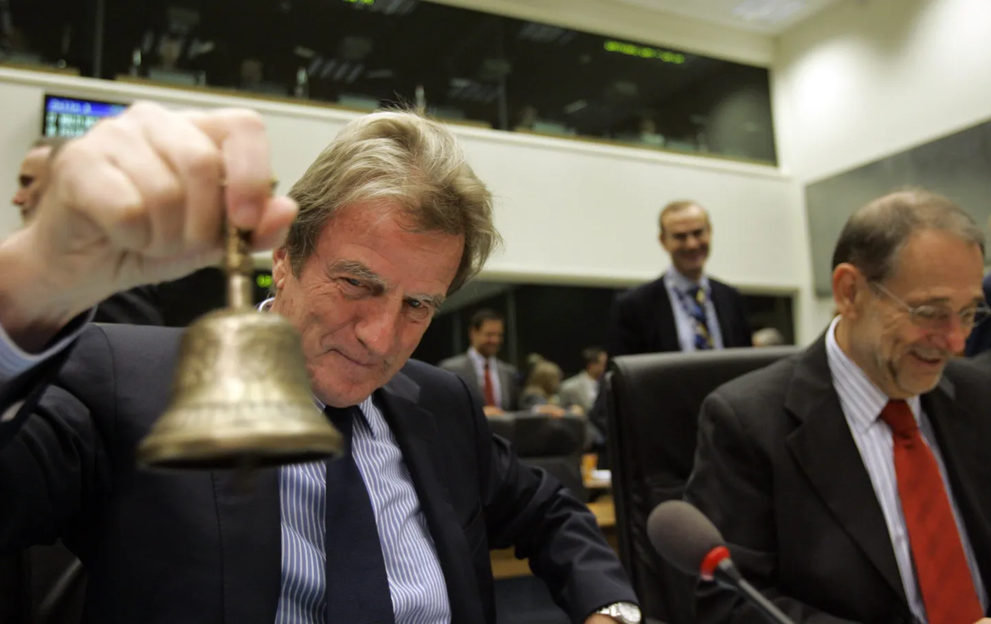 Prantsuse välisminister Bernard Kouchner avamas koosolekut ELi kolleegidega Luksemburgis.