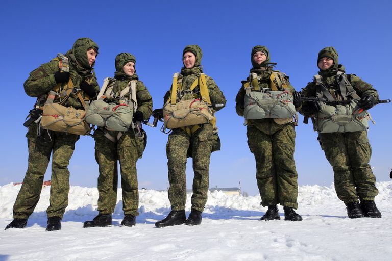 Vene naisõhudessantväelased.