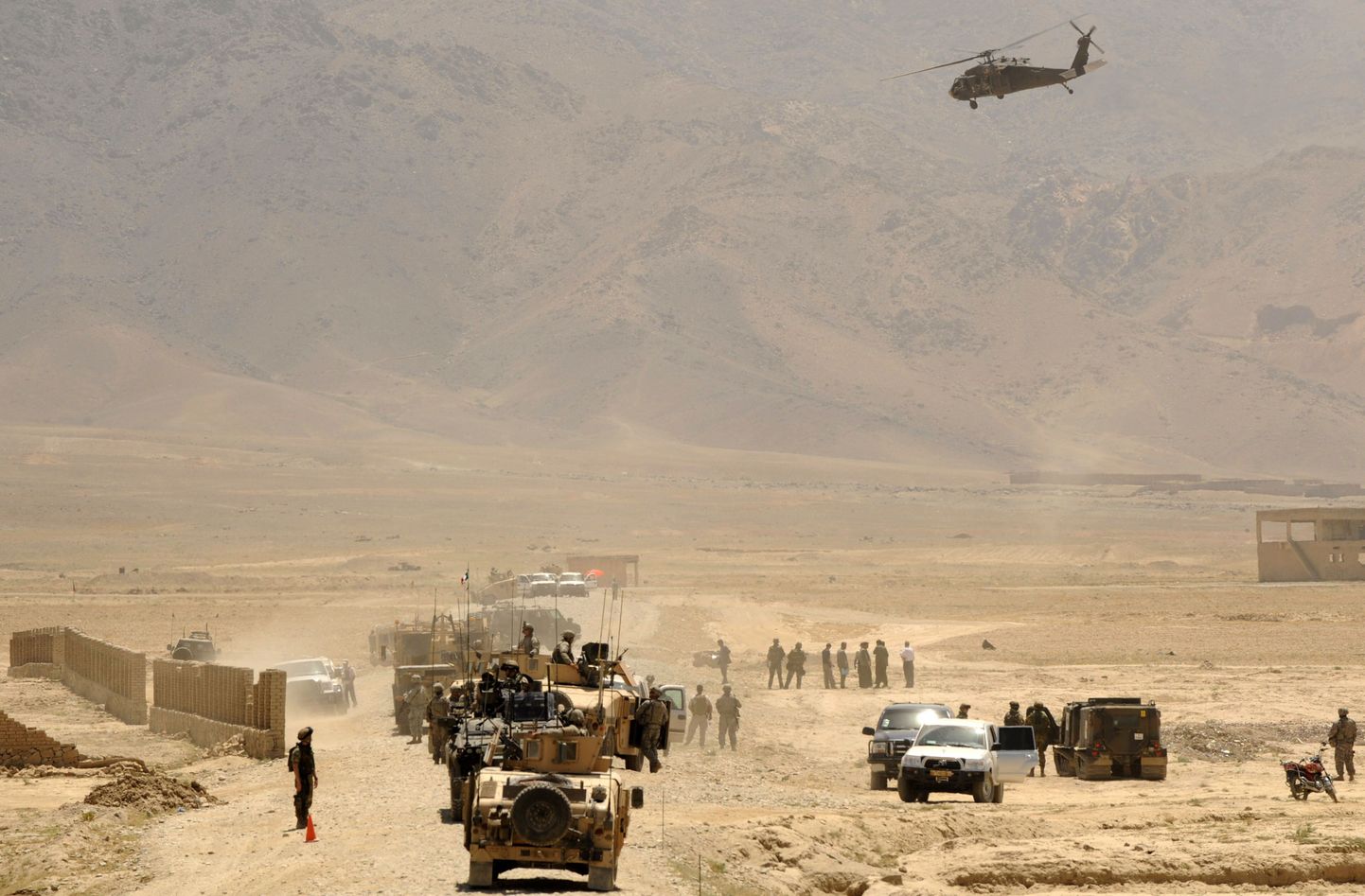 Koalitsiooniväed Kabuli lähedal Afganistanis.