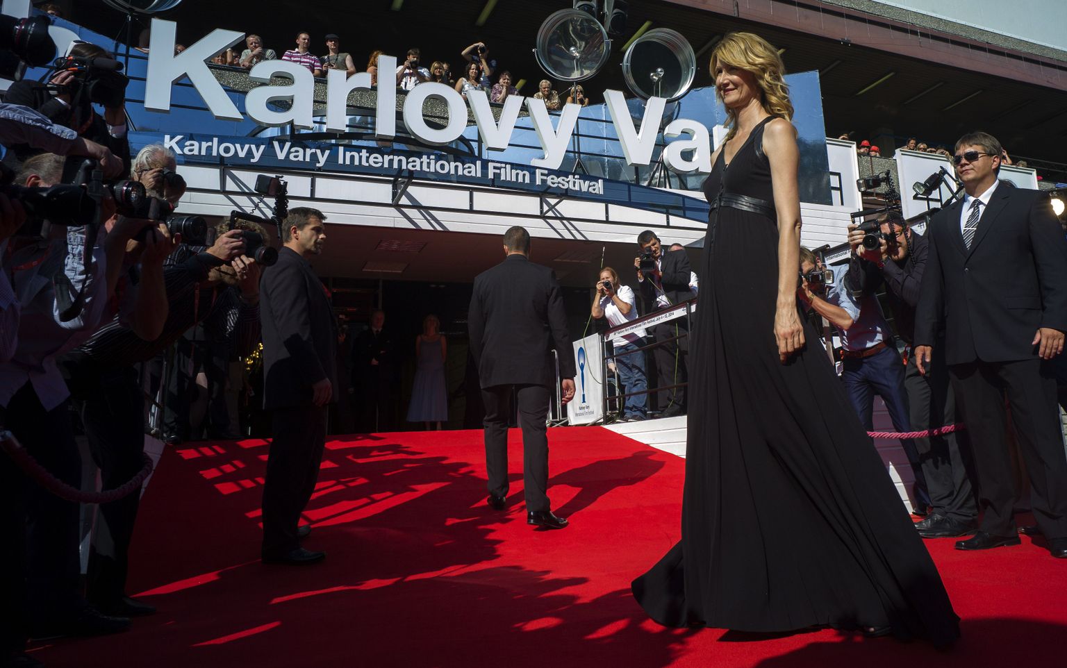 US actress Laura Dern (2ndR) poses for photographers on the red carpet as she arrives for the closing ceremony of the 49th Karlovy Vary International Film Festival (KVIFF) in Karlovy Vary, Czech Republic on July 12, 2014.  AFP PHOTO / MICHAL CIZEK