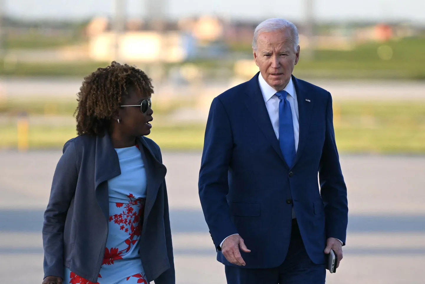 Valge Maja pressiesindaja Karine Jean-Pierre ja USA president Joe Biden.