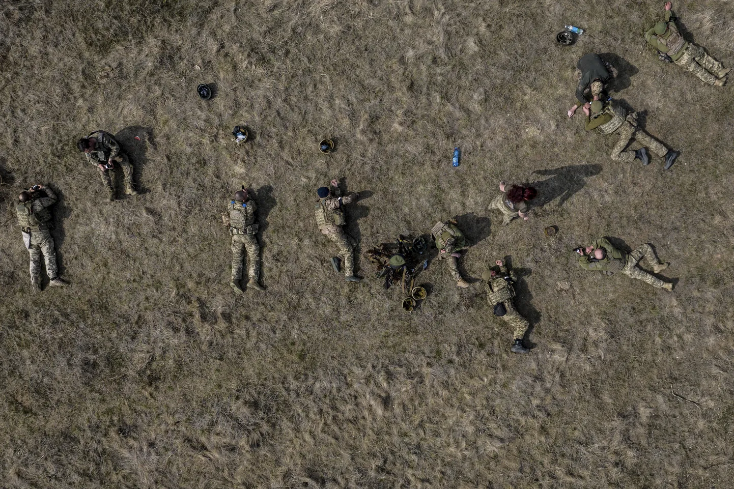 Ukraina kaitseväelased lahinguharjutusi õppimas.