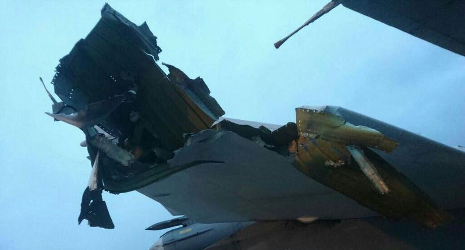 Purustatud pommitaja Su-24.