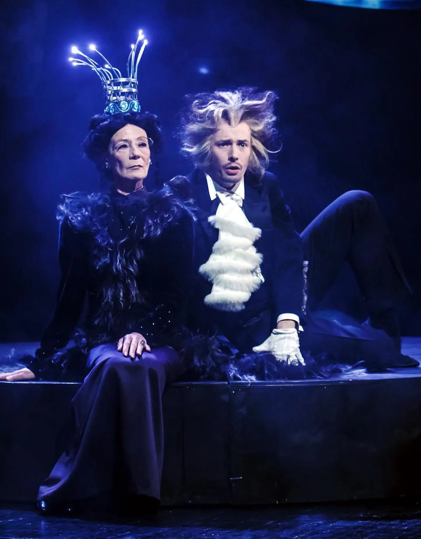 Endla teatri lastelavastus imelisest muinasjutumaailmast „Sinilind“.