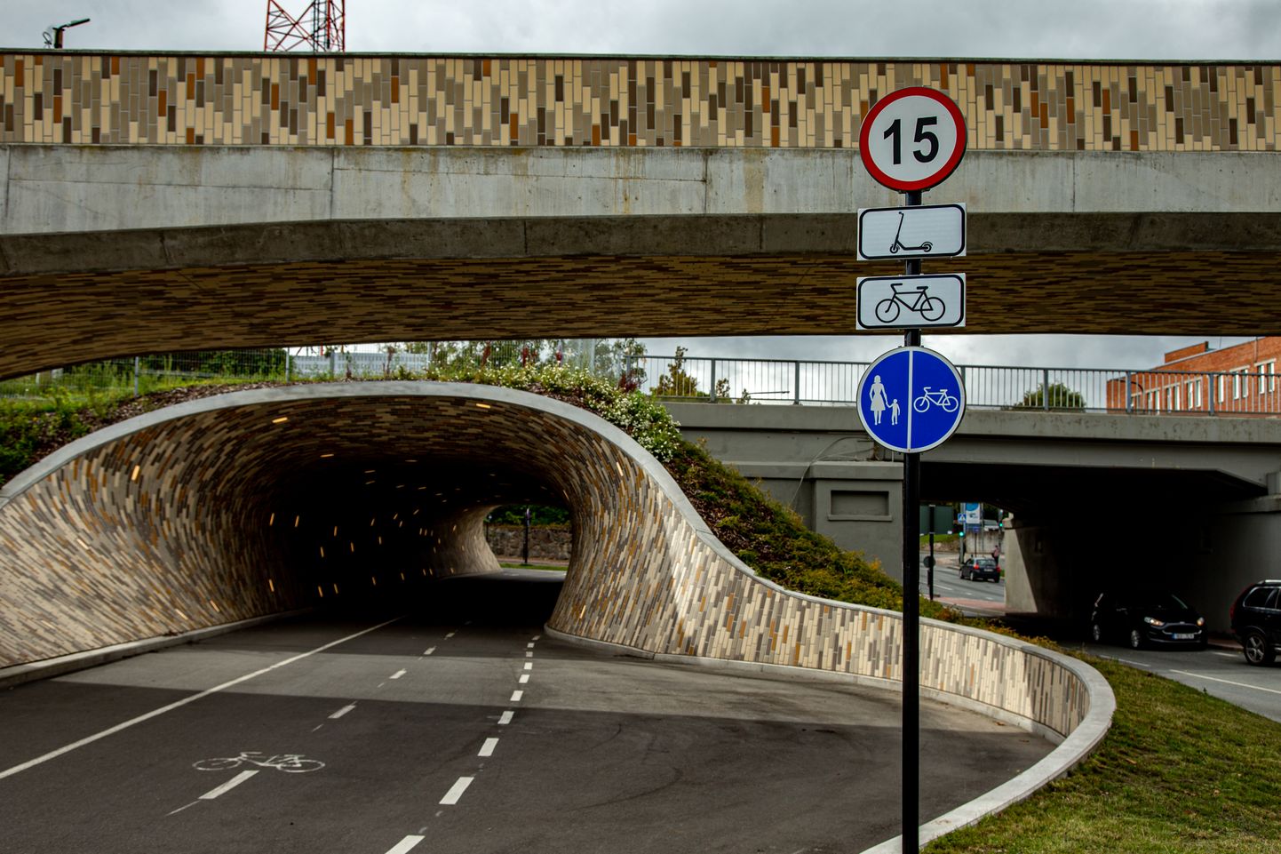 Uus kiirusepiirang Riia Vaksali ülesõidu tunnelis.