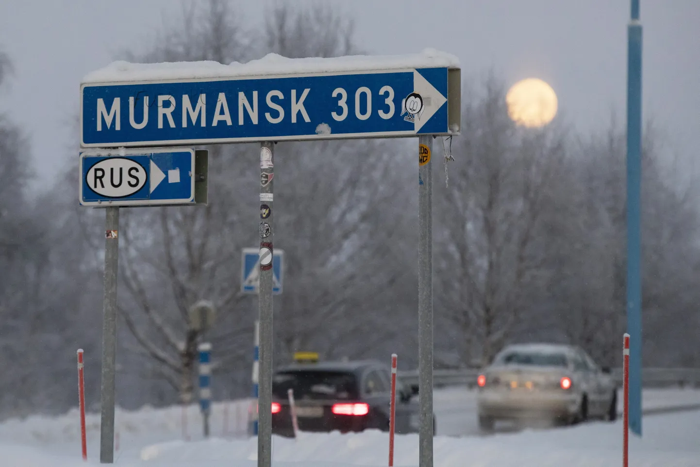 Дорожный указатель на Мурманск