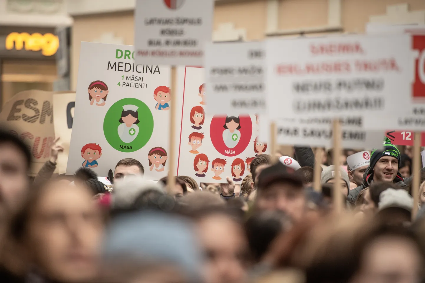 Foto: Mediķu protesta akcija "Viena diena bez medicīnas personāla"