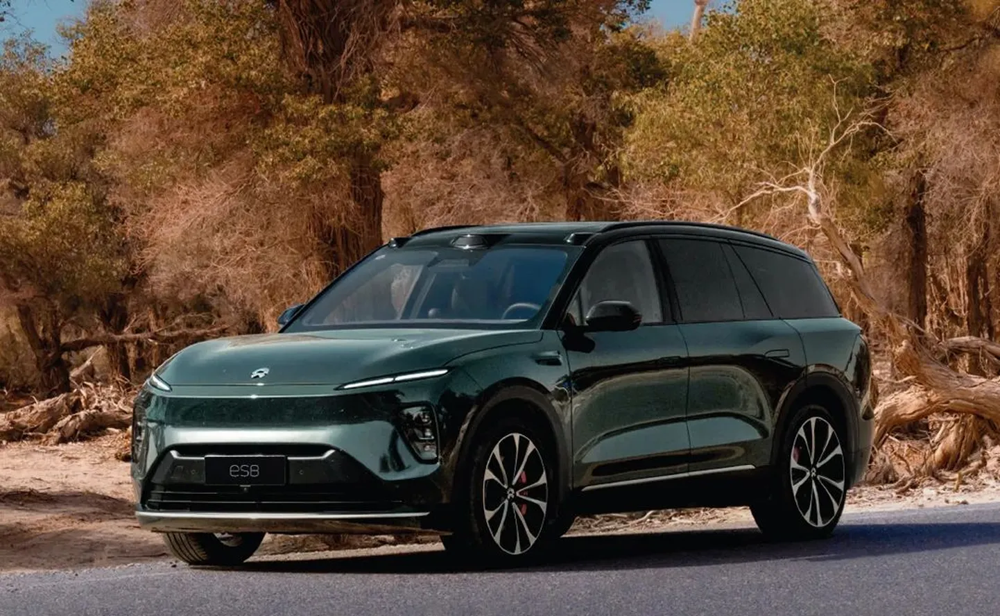 Hiina elektriautotootja Nio omapäraks on automaatsed akuvahetusjaamad, kus saab alla viie minutiga oma tühjenenud aku täis energiaallika vastu vahetada.