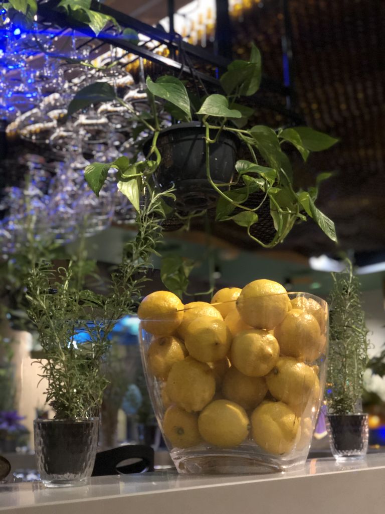 Лимоны в ресторане Oasis.