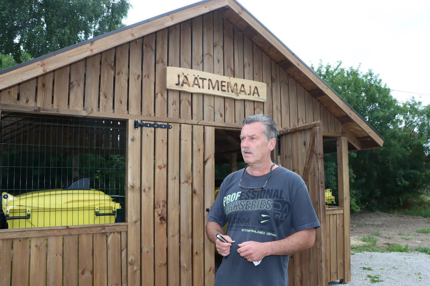 Vladimir Tužilkini eestvedamisel valmis Toila vallas mitu jäätmemaja, nüüd on sihikul kortermajade sortimisjaamad.