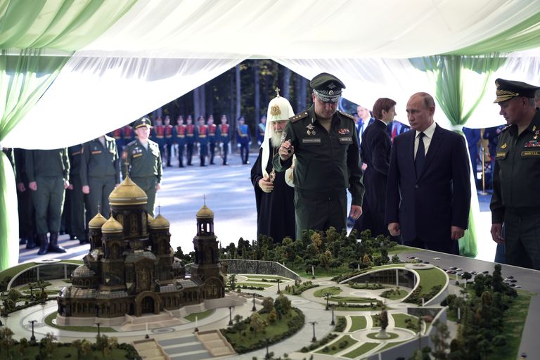 Valdimir Putin tutvus Vene relvajõudude uue kiriku ehitamise plaaniga