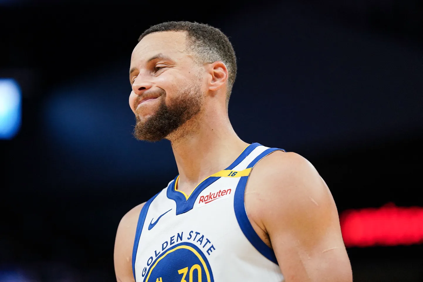 Stephen Curry sai vigastada.