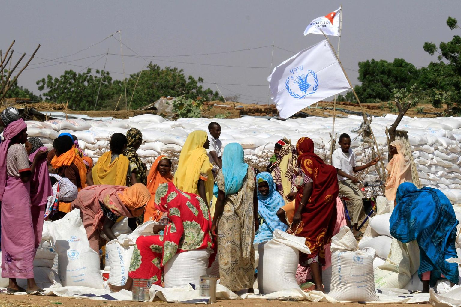 Tänavuse Nobeli rahupreemia pälvinud ÜRO maailma toiduabi programmi pakutav on see, mille abil püsivad elus need senini põgenikelaagrites elama pidavad Darfuri naised.