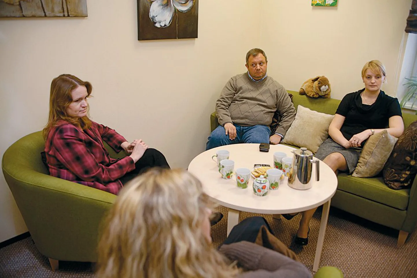 Alaealiste vastu sooritatud seksuaalkuritegudest rääkisid prokurör Margit Pärn (vasakult) ja Raul Heido ning lastekaitseteenistuse vaneminspektor Monika Loim ja juht Liia Kilp (esiplaanil seljaga)