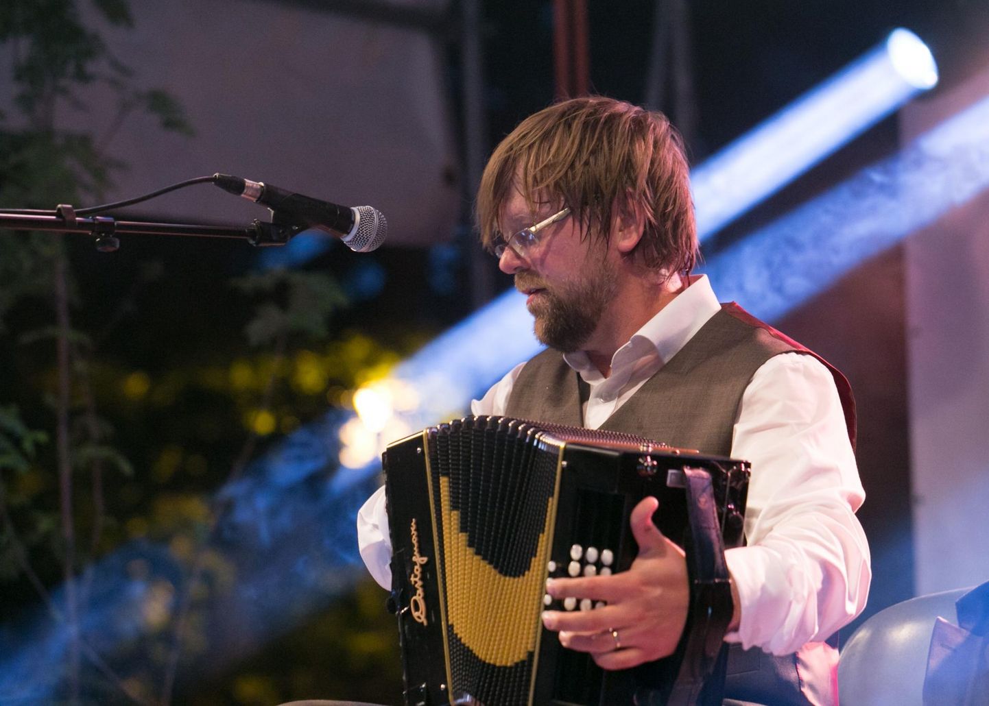  Soome muusik ja helilooja Antti Paalanen on folgifestivalil esinenud ka 2014. aastal. Paalanen on tuntud oma orgaanilise esitusstiili, uute tehniliste võtete ning ekspressiivse kõlapildi poolest, mis aitavad akordioni potentsiaalil paremini esile tulla.