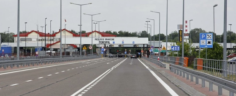 Граница Польша-Белоруссия, автомобильный пограничный переход в городе Тересполь (Польша)