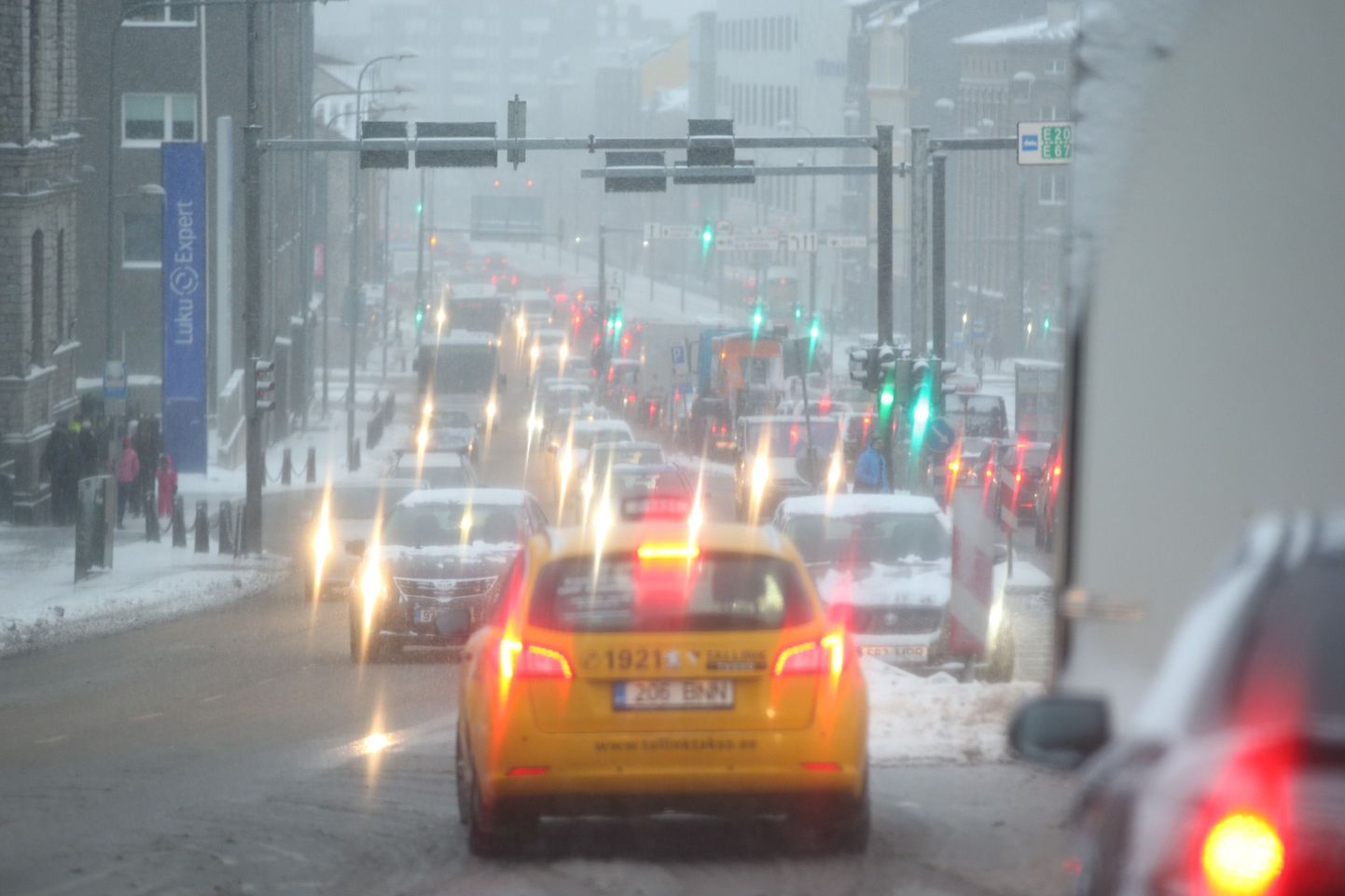 Lumine ja libe hommik Tallinnas.