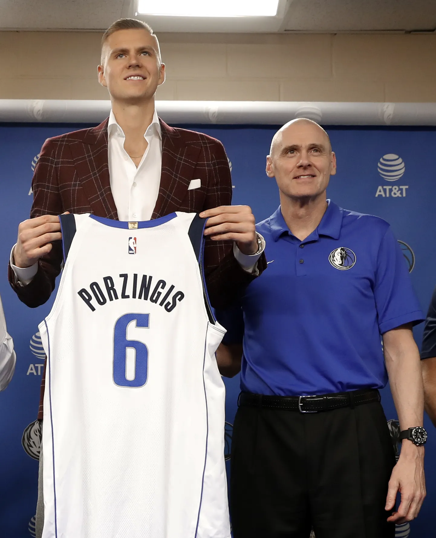 Kristaps Porziņģis un Riks Kārlails