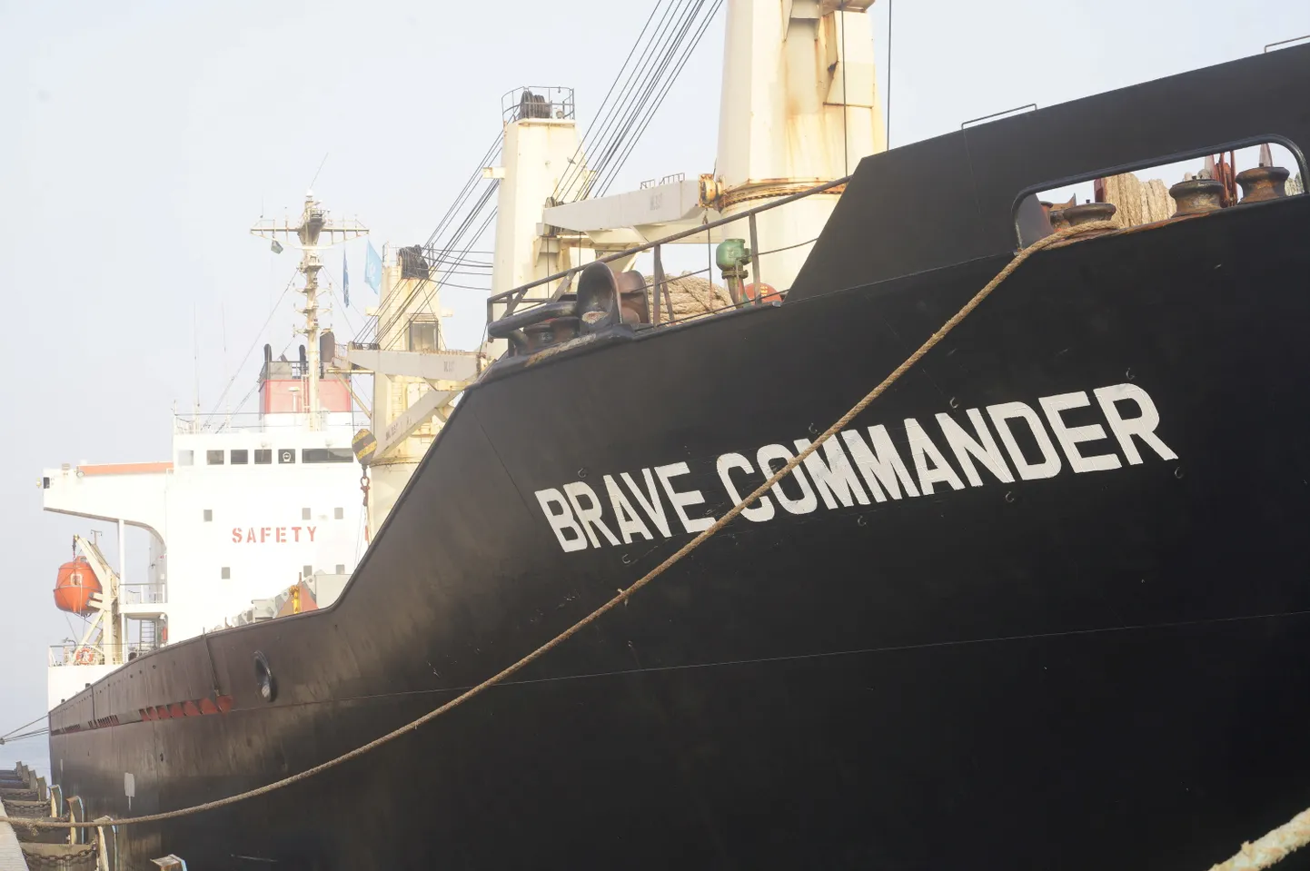 Esimene Ukrainast Aafrikasse jõudnud ÜRO abilaev Brave Commander.