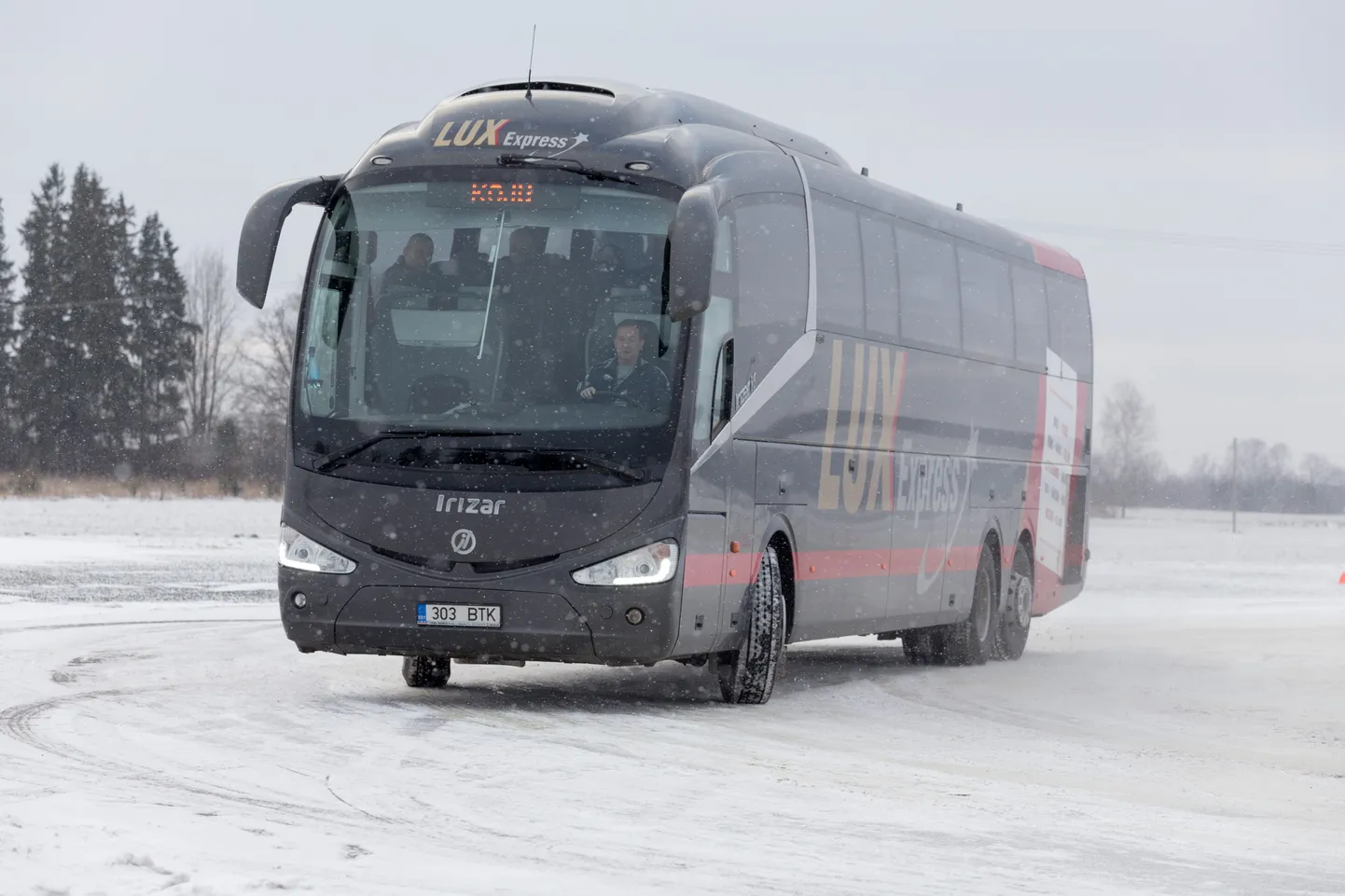 Автобус Lux Express. Иллюстративное фото.