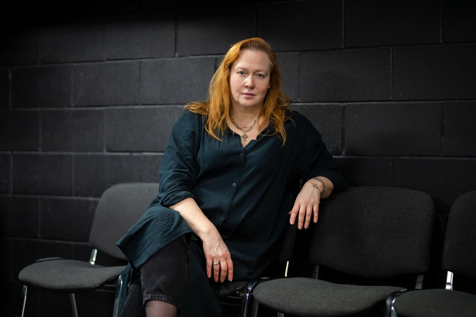 Näitleja ja lavastaja Julia Aug tõdeb, Eestis ei teata holokaustist piisavalt palju, ning püüab seda olukorda muuta oma uue lavastusega «Ema, kas meie kass on ka juut?». FOTO: Raul Mee