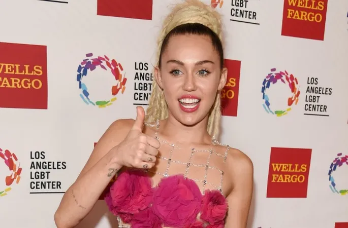 Мәскеулік трансвеститтердің үлкен тосынсыйы бар.