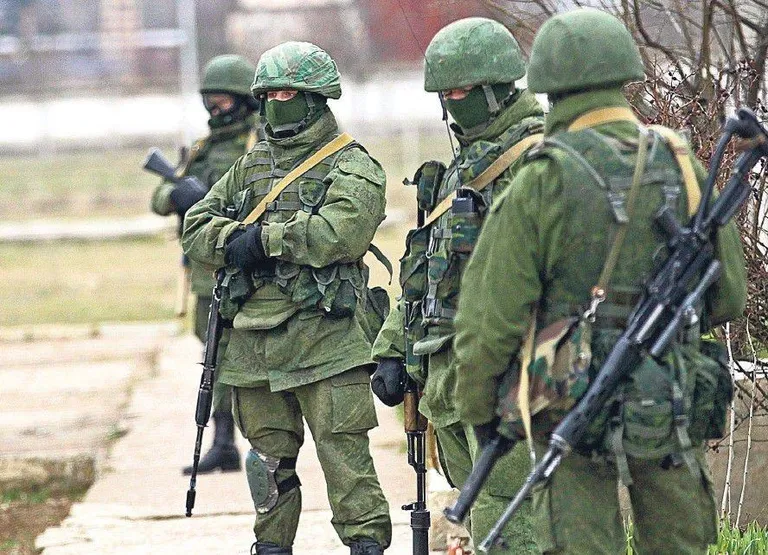 Одна из самых известных «торговых марок» гибридной войны России – так называемые «зеленые человечки» во время вооруженного патрулирования Крыма в марте 2014 года.