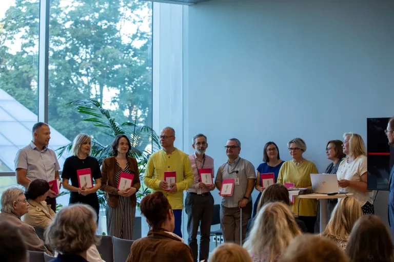 50. žurnāla "Letonica" numura autori: Uldis Neiburgs, Ieva Garda-Rozenberga, Sniedze Kāle, Valdis Tēraudkalns, Viesturs Zanders, Mārtiņš Mintaurs, Ieva Vīvere, Rūta Muktupāvela, Lolita Ozoliņa un Ingūna Daukste-Silasproģe.