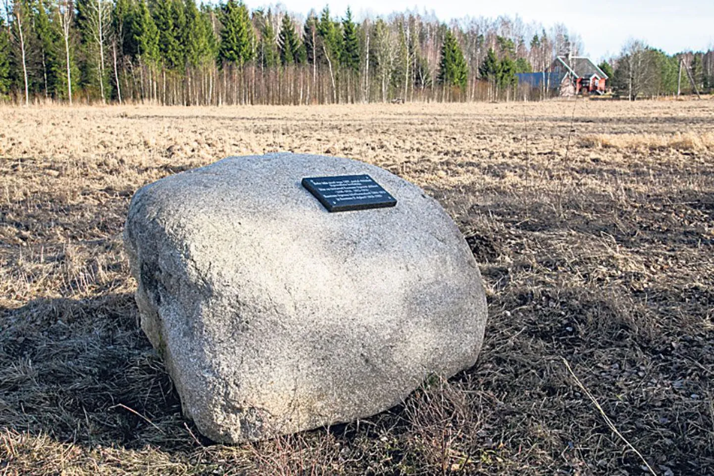 Rehe kinnistu omanik Toomas Aavasalu püstitas mälestuskivi 1982. aastal talumaadele ehitatud Kaansoo õigeusuliste koolimaja asukohale.