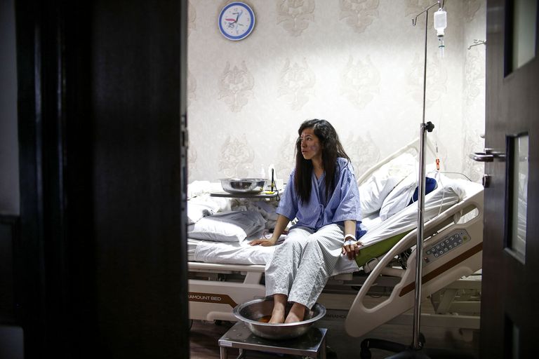 Indiast pärit Ameesha Chauhan taastub Nepali pealinna Katmandu haiglas pärast seda, kui ta Mount Everesti tipu vallutamise käigus külmakahjustuse sai.