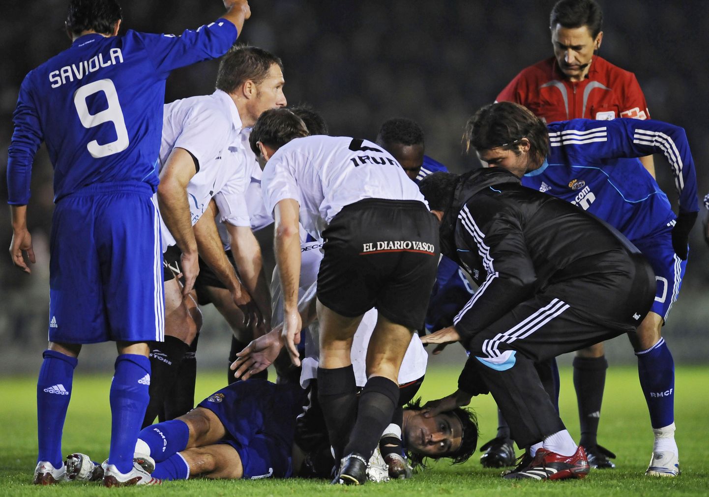 Madrid Reali poolkaitsja Ruben de la Red kukkus mängu ajal kokku.