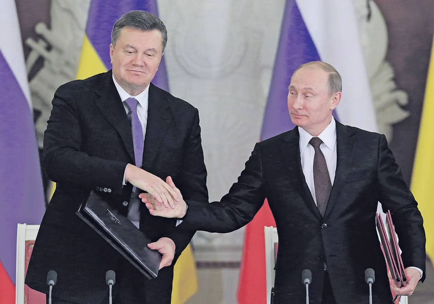 17 декабря состоялись переговоры президента РФ Владимира Путина (справа) и президента Украины Виктора Януковича.