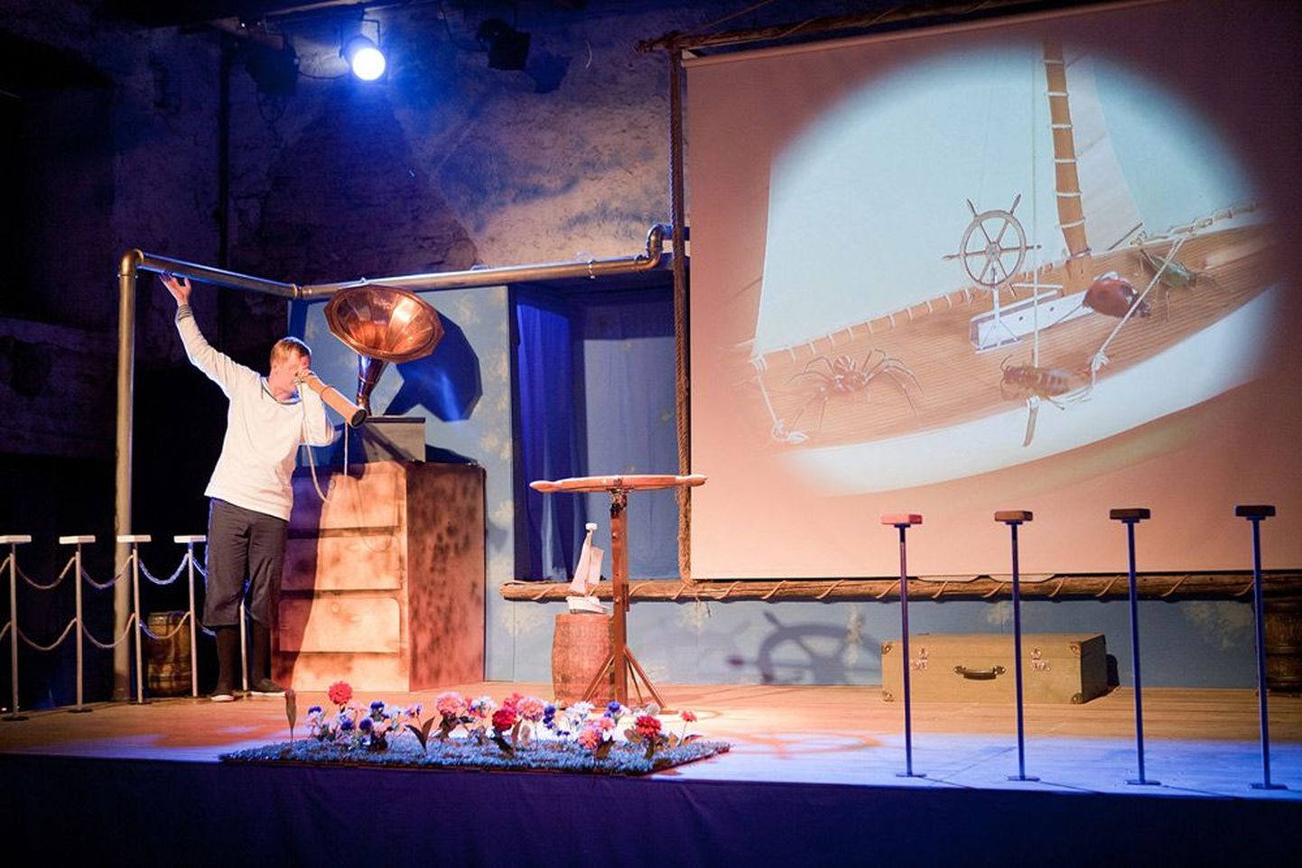 Ott Sepp Morten Viksina VAT Teatri ja Kuressaare teatri ühistööna valminud lavastuses «Morten lollide laeval», mis  kuulub kultuuripealinnade Tallinn 2011 ja Turu 2011 programmi.