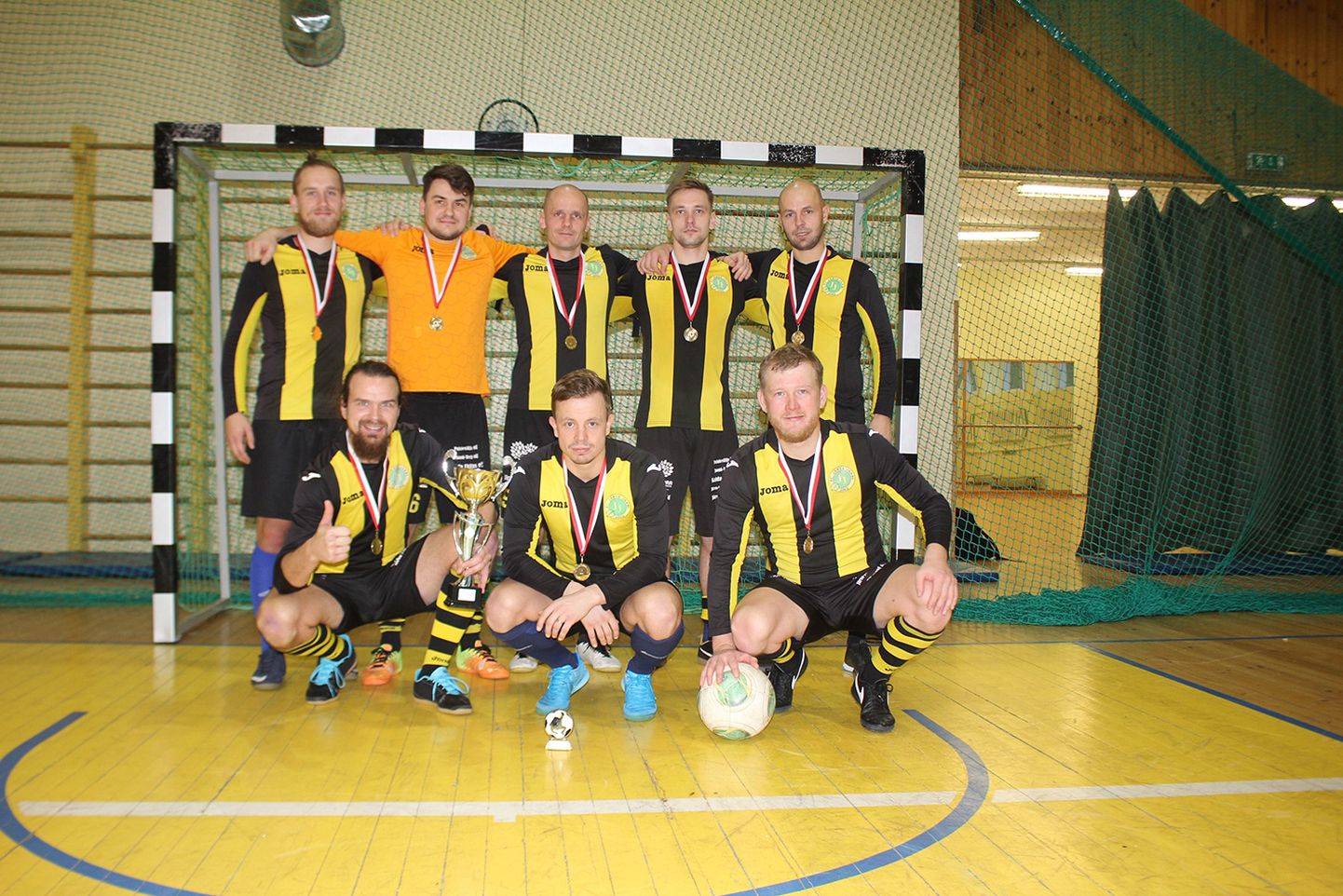 Türi Ganvix/Roosna-Alliku Pakiauto Cupi saalijalgpalliturniiril võidutses FC Järva-Jaani meeskond.