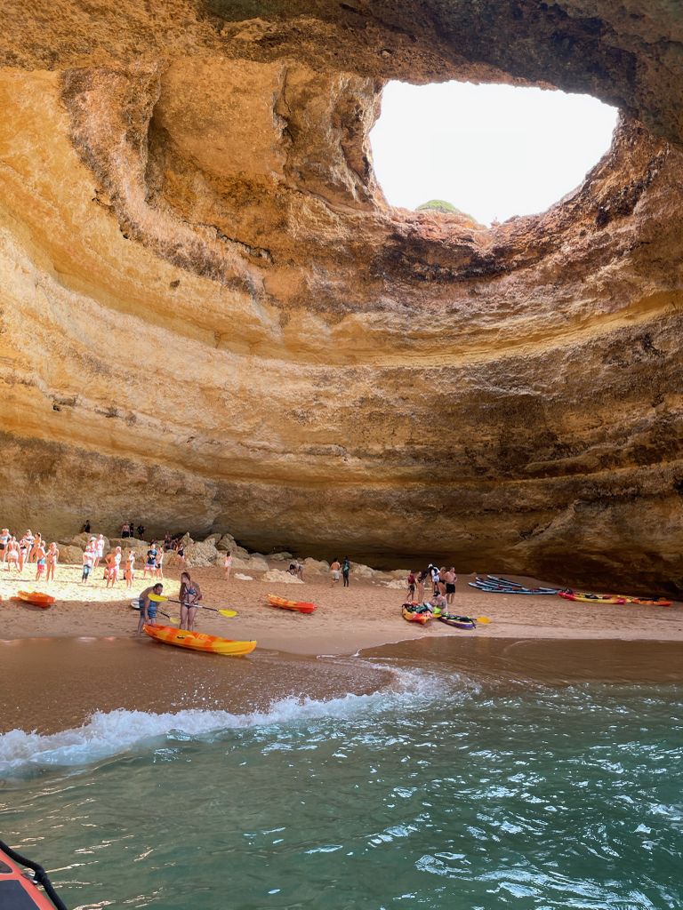 Benagili koobas Algarves on turistide hulgas üks piirkonna populaarsemaid vaatamisväärsusi.