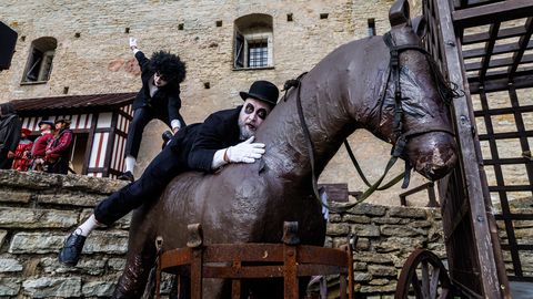 Teater avas hooaja linnuses suure pauguga