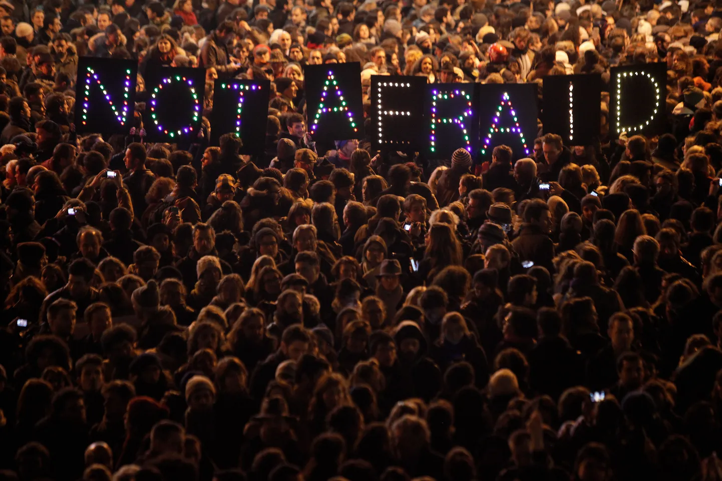 В Париже прошла многотысячная демонстрация солидарности с жертвами теракта.