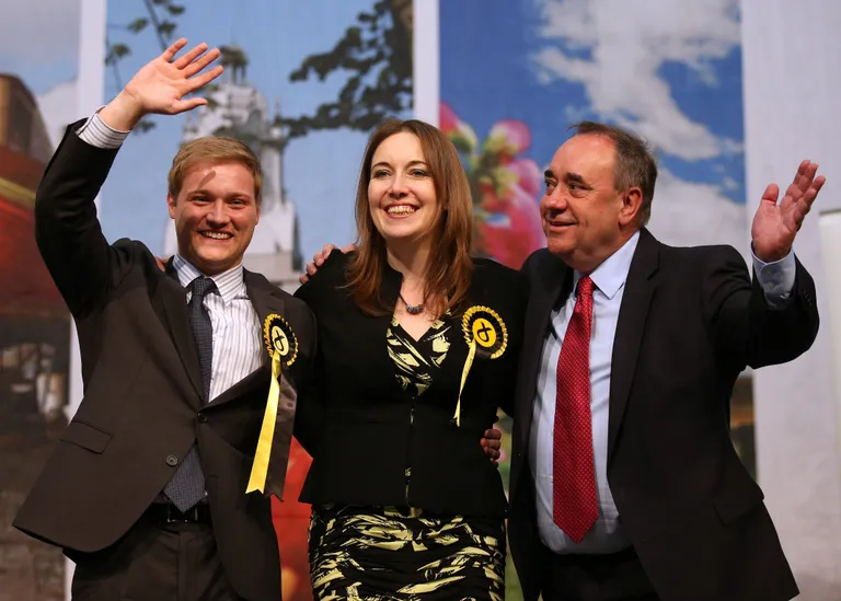 Alex Salmond (paremal) ja teised rõõmsad Šoti rahvuspartei kandidaadid. Foto: Scanpix