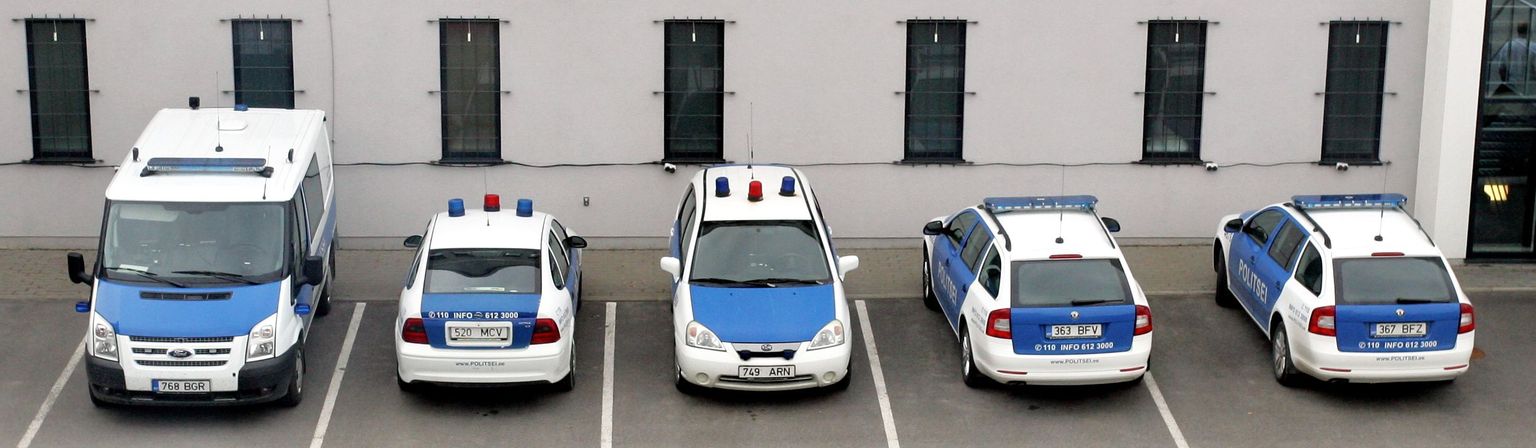 Полицейские автомобили.