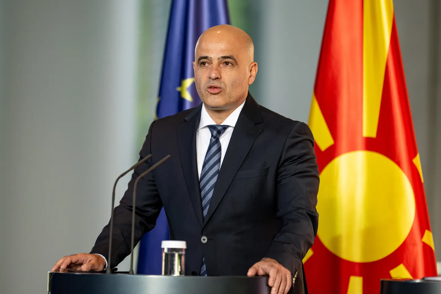 Ziemeļmaķedonijas premjerministrs Dimitars Kovačevskis.
